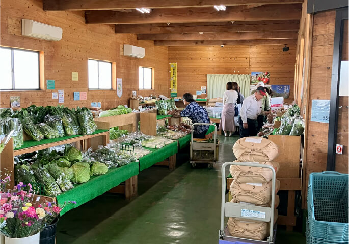 近隣の畑から届く直送新鮮野菜